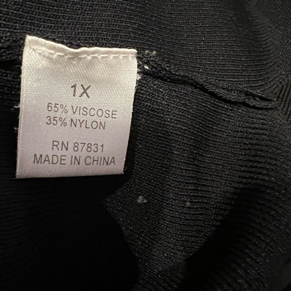 House of Gizel Sweater - 1X. - Picture 6 of 6